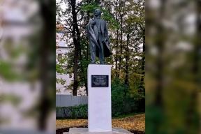 Мэр Александр Розбаум: На Ярославовом дворище в Великом Новгороде установили мемориальную табличку на памятнике Ленину