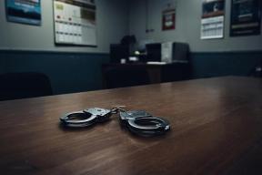 Привязали «пластик» к чужим счетам: СУ СК обвинило банковских клерков в краже миллионов