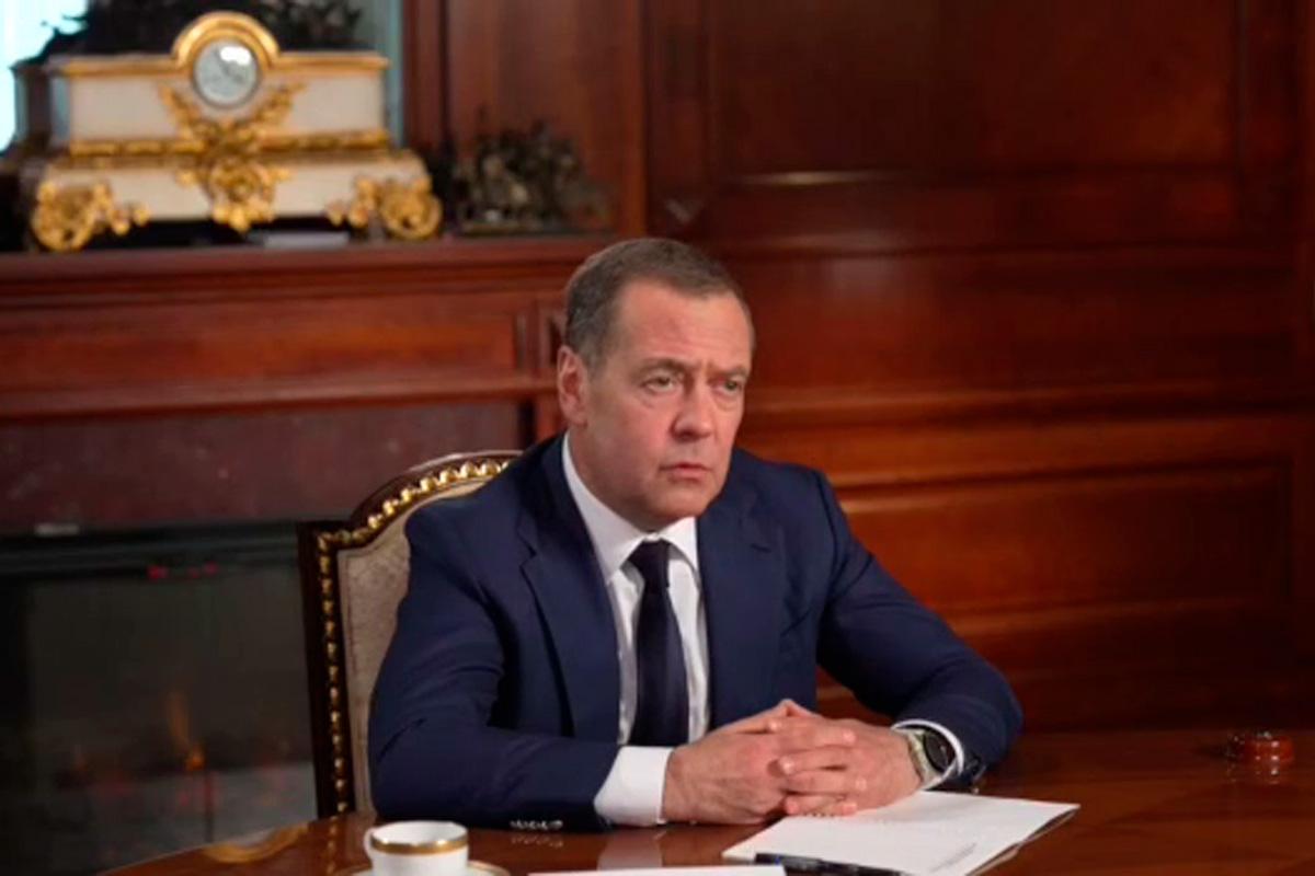 Медведев заявил о формировании новой полосы безопасности на территории трех областей Украины