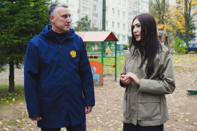 Глава Великого Новгорода Александр Розбаум: Во дворе ТОС «Северный» установили новые качели и детскую карусель благодаря инициативному бюджетированию