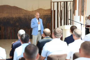 «За 90 лет инспекторы спасли тысячи жизней»: Спикер Верховного Совета Сергей Сокол поздравил сотрудников ГИБДД Хакасии с профессиональным праздником