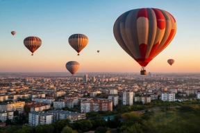 Воздушные шары украсили небо над Грозным в честь 208-летия города