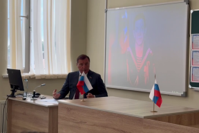 Спикер Народного Собрания Заур Аскендеров в День знаний обсудил единство народов России и героическую историю Дагестана с учениками новой школы села Пятилетка