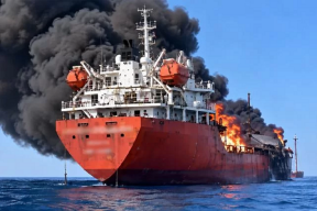 Второй за сутки нефтяной танкер подорвался на мине в Ормузском проливе