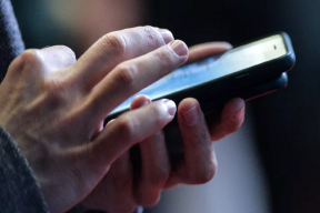 Scientists have proven the negative effect of endless scrolling on the brain.