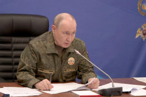 Политик Фергюсон оценил появление Владимира Путина в военной форме как политический сигнал