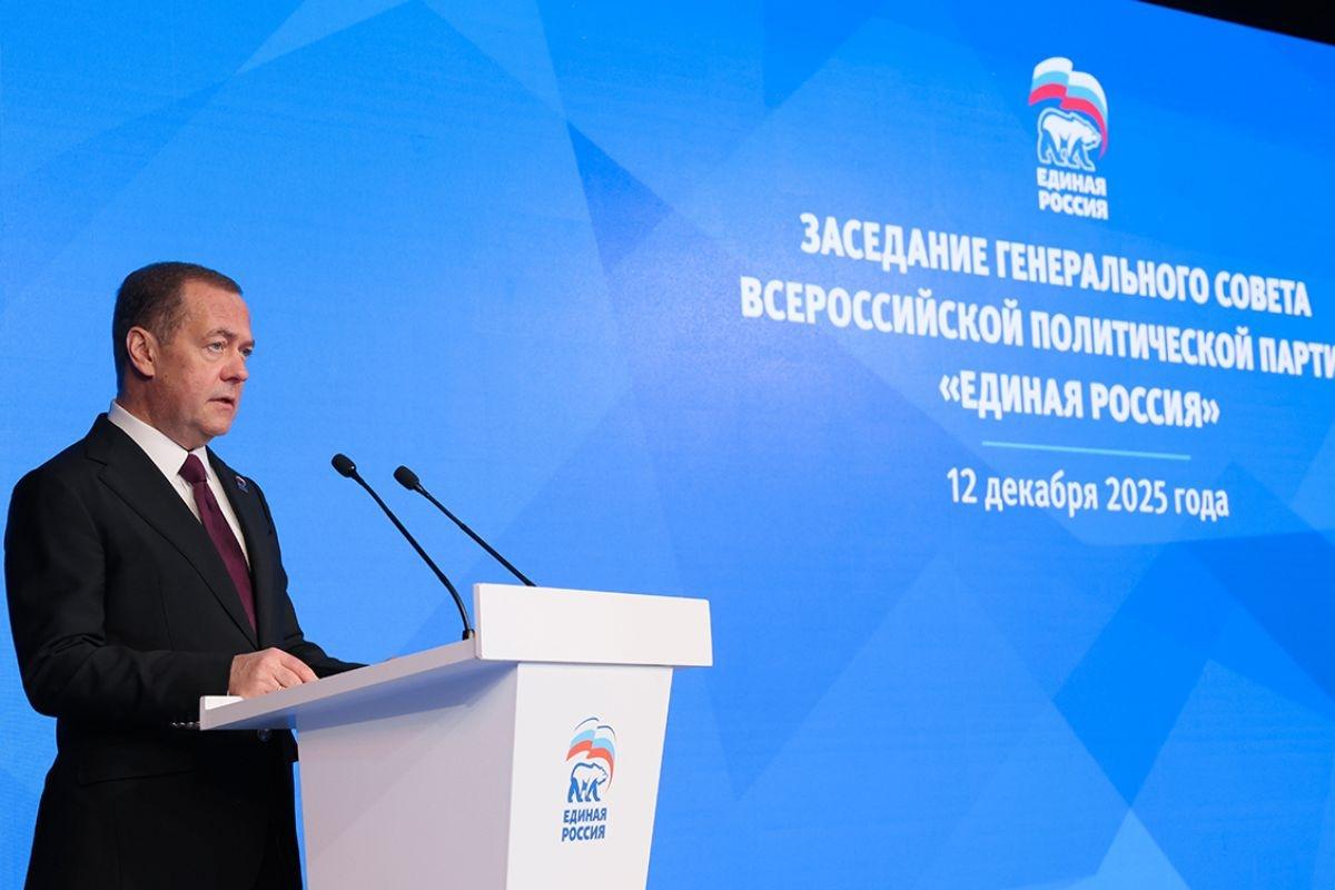 «Это же не так!»: Медведев заявил, что «Единая Россия» — это не партия чиновников
