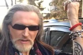 Никита Джигурда потребовал полмиллиона рублей за свои картонные фигуры